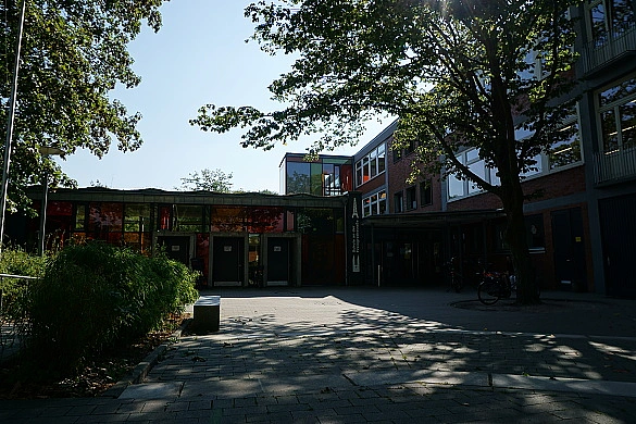 Bild Eingang Schule an der Freiligrathstra&szlig;e